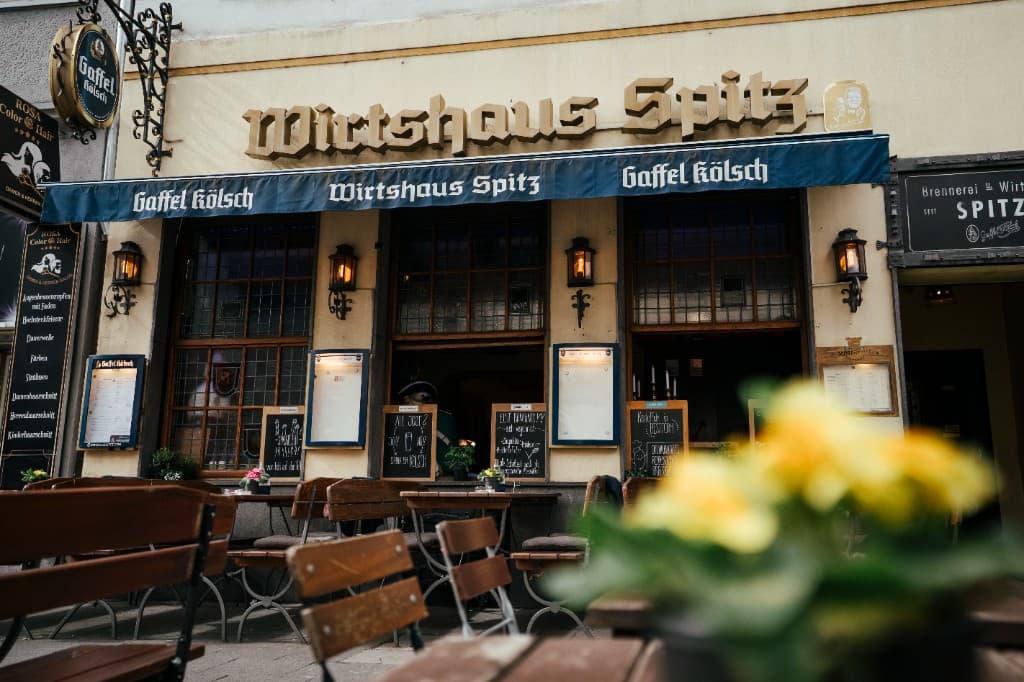 Wirtshaus Spitz mit Blumen