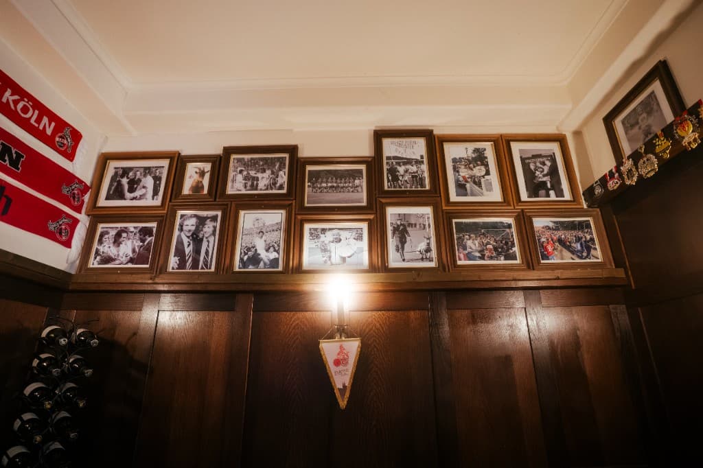 Historische Fotos an der Wand im Wirtshaus Spitz